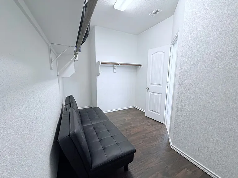 520 Cantebury Park Ln — Photo 15