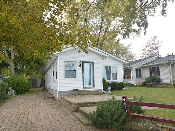 3rd image of 4841 E Shoreline Way