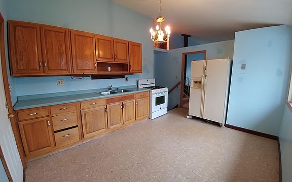 3rd image of 634 Jefferson Ave