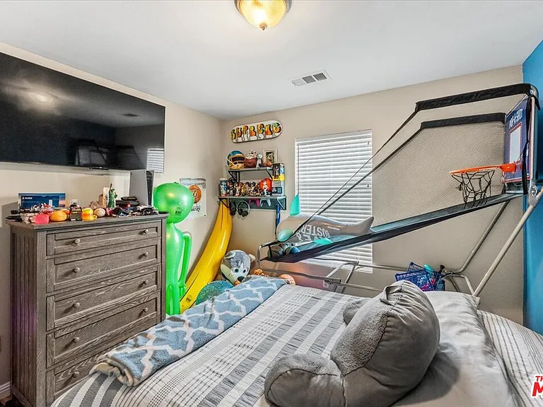 3653 W Medici Ln — Photo 31