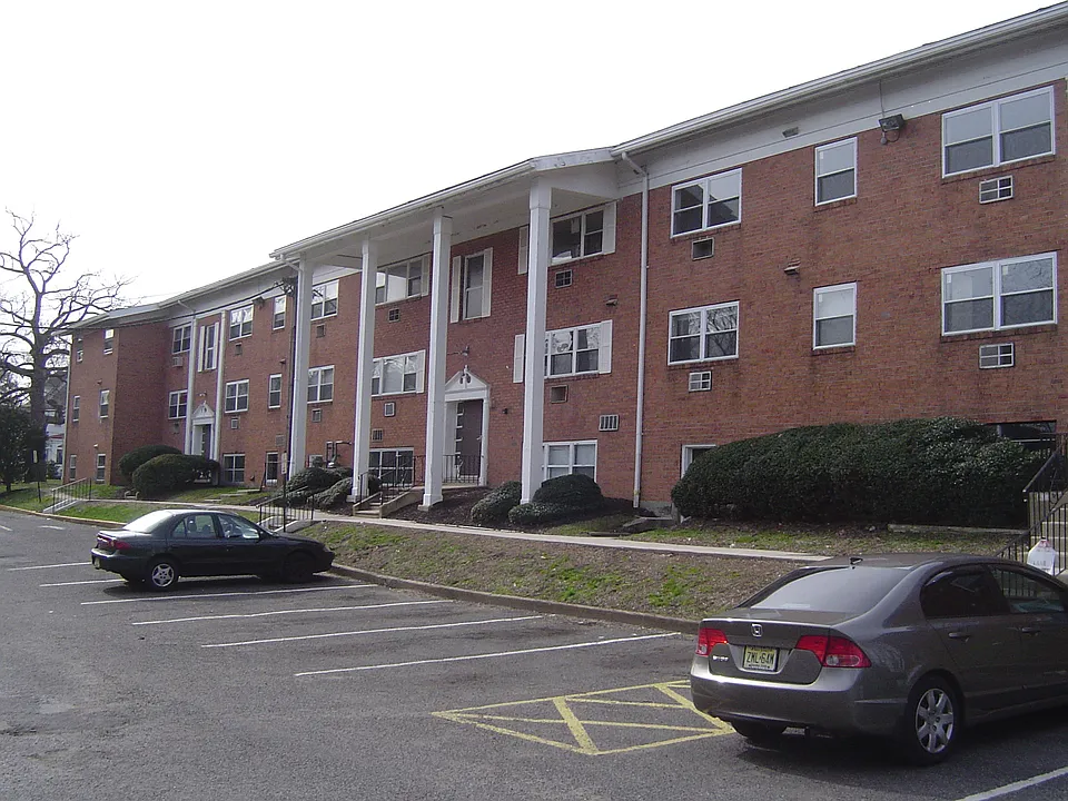 Dorann Manor Apartments