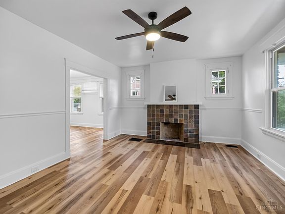 3rd image of 3743 Darwin Ave