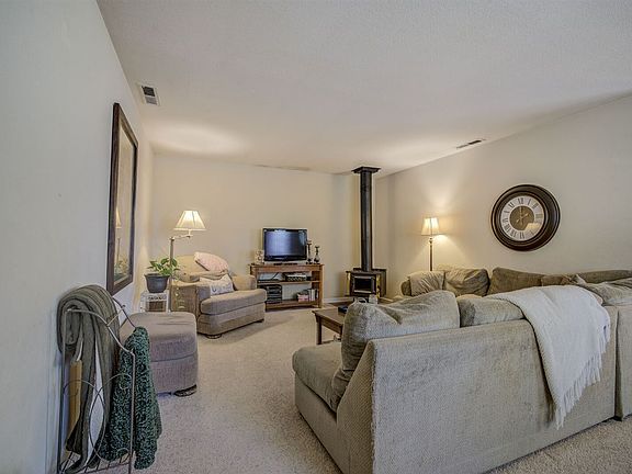 5th image of 23238-40 Lone Pine Dr