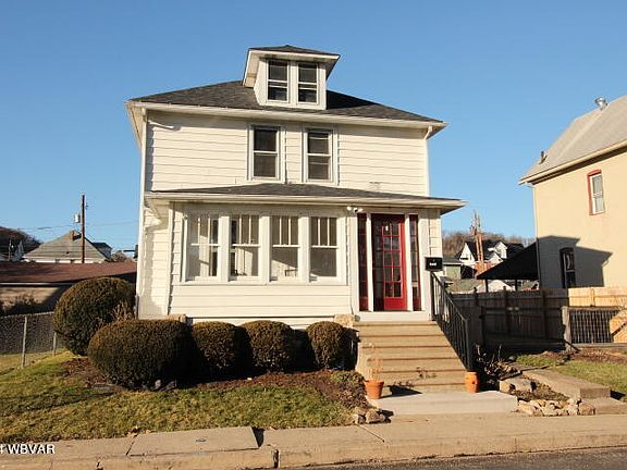 2nd image of 2520 Dove St