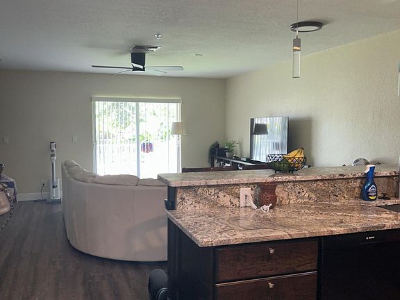 5th image of 465 SE Bloxham Way