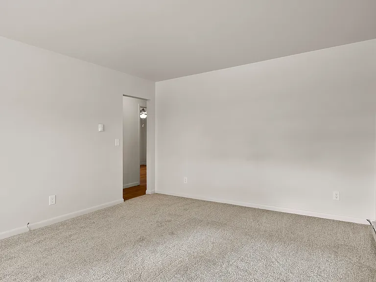 8 Warwick Ave #A — Photo 11