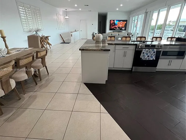 7760 Aviation Blvd — Photo 35
