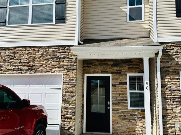 90 Moon Rock Ct, Johnson City, TN 37615