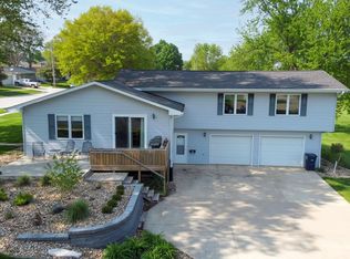 412 N Johnson St, Parkersburg, IA 50665