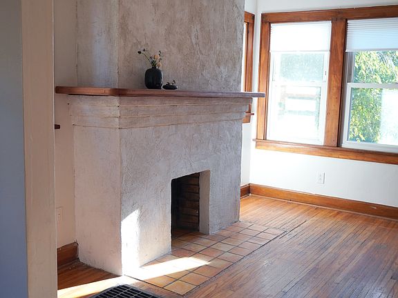 5th image of 2763 Indianola Ave