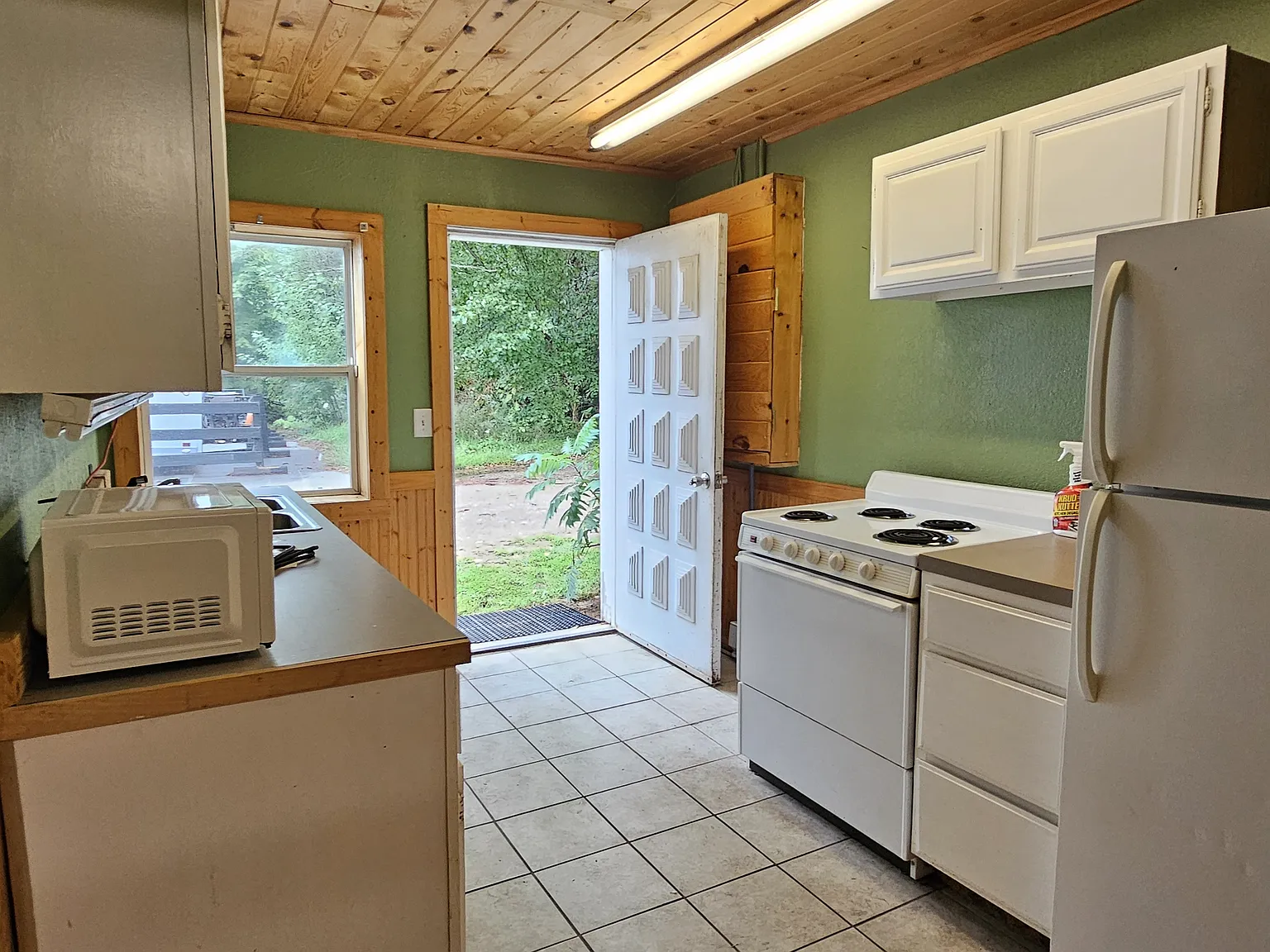 2 bed, $1,100 — Photo 4