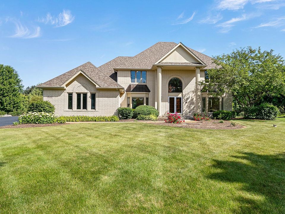 1st image of 28W260 Belleau Dr