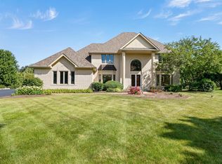 28W260 Belleau Dr, Winfield, IL 60190
