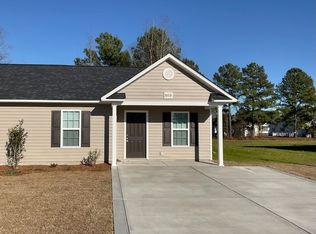 1100 Woodridge Dr #B, Lumberton, NC 28358
