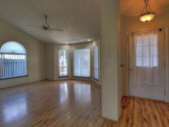 4th image of 1450 Beekman Ave
