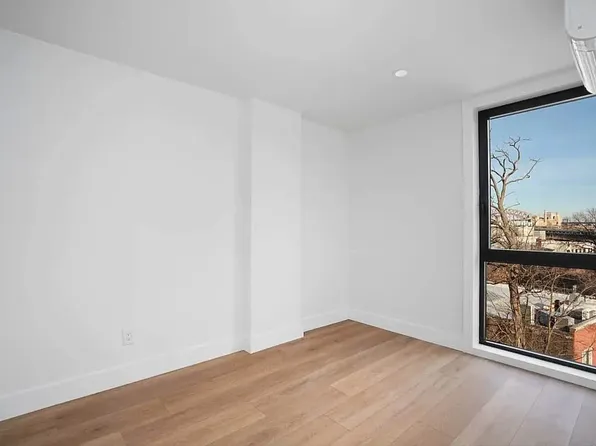 23-33 Astoria Boulevard image 6 of 12