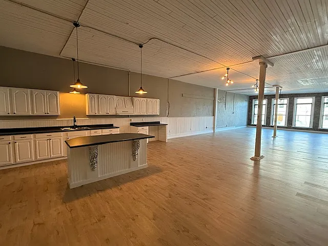 1 bed, 2400 sqft, $1,500 — Photo 4