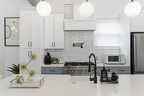 4 bed, 1900 sqft, $3,200 — Photo 3
