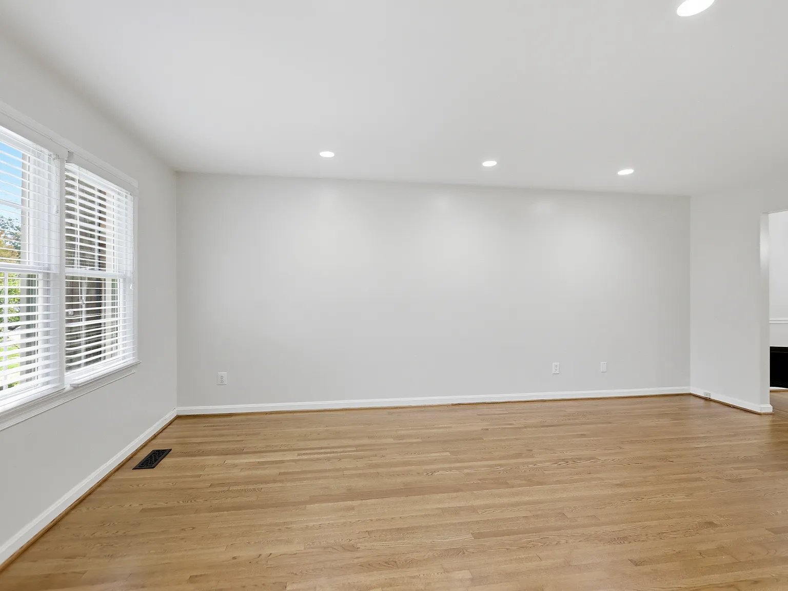 3 bed, 1386 sqft, $3,850 — Photo 4
