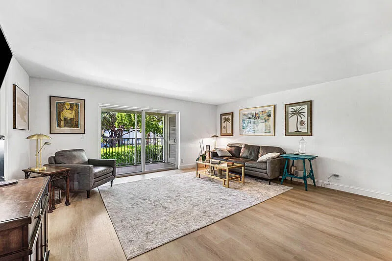 2 bed, 1.5 bath, 931 sqft, $2,200 — Photo 1