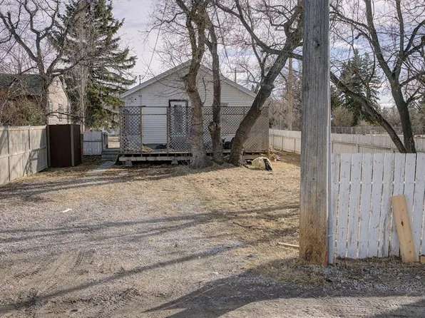 458 S 34th Ave NW, Calgary, AB T2K 0B8