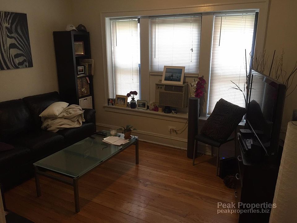 1st image of 1004 W Belden Ave APT 104
