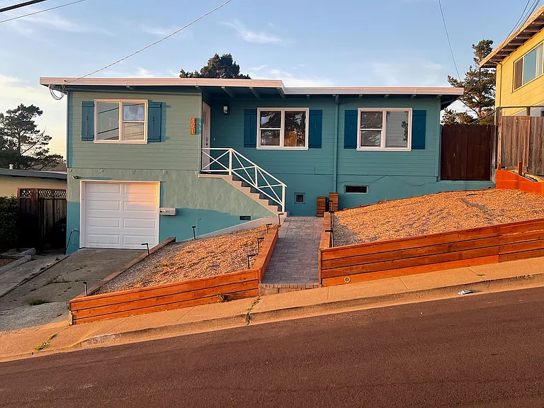 Manor Dr — Photo 2
