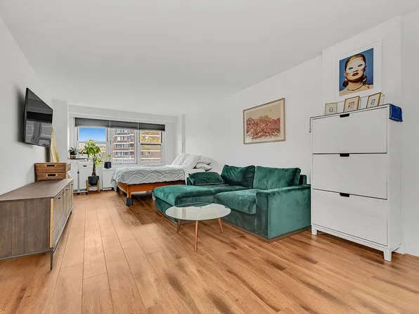 305 E 24th St APT 20G, New York, NY 10010