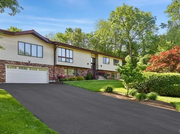 5 Shagbark Court, New City, NY 10956