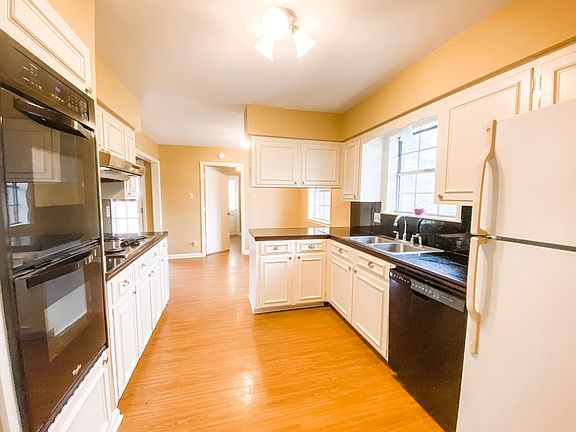 4th image of 3926 Bayouwood Ct