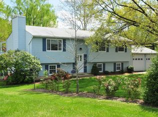 202 Chestnut Ct, Sterling, VA 20164