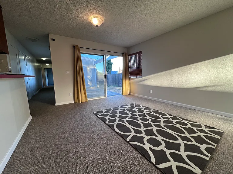 2134 Union Ave — Photo 3