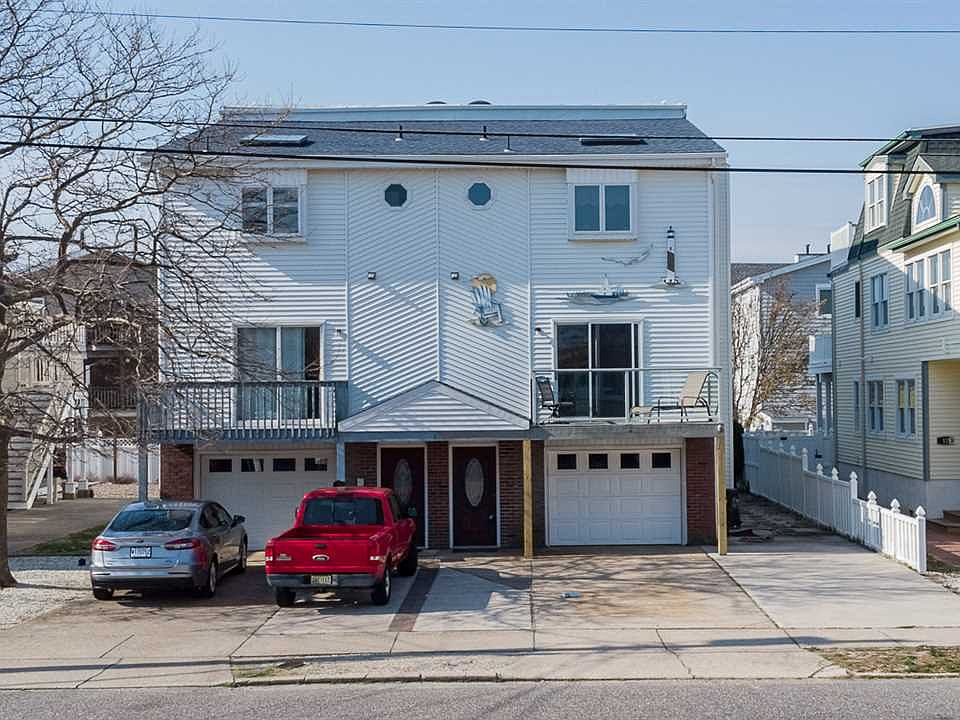 1st image of 8 68th St W #Sea