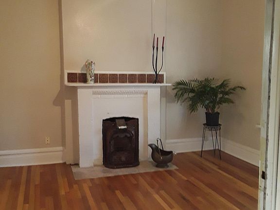 2nd image of 1567 Vine St APT 1