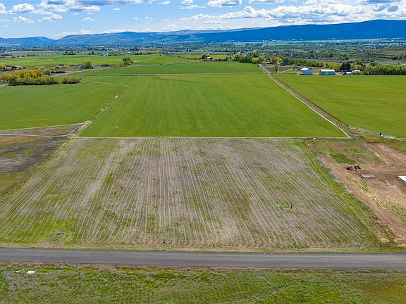 2nd image of 350 Green Canyon Lane