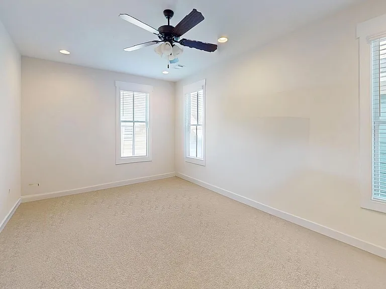 202 Northlake St — Photo 31
