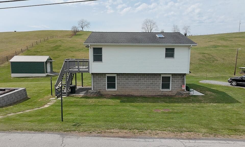 1st image of 454 Old Airport Rd