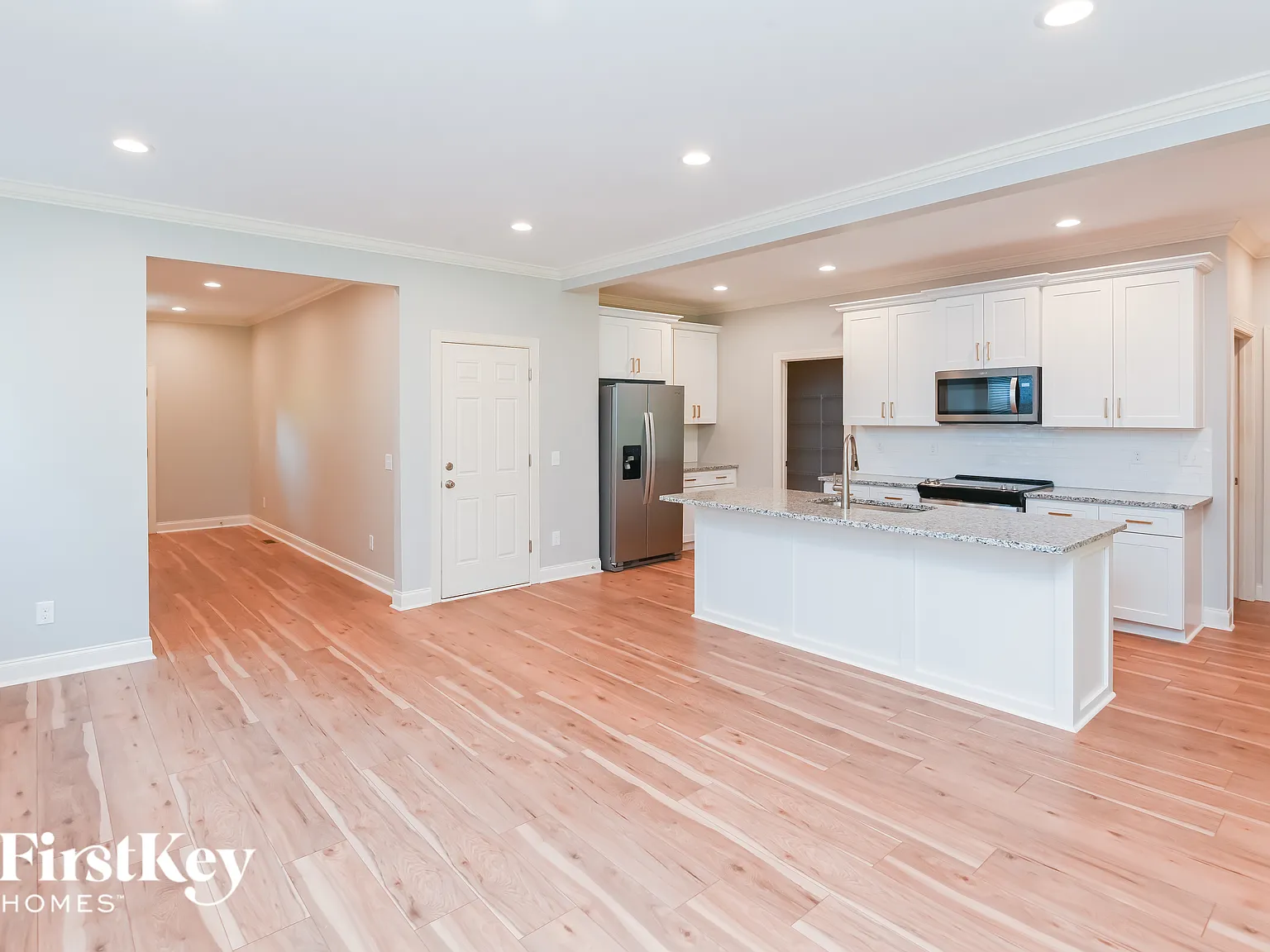 5 bed, 3.0 bath, 2421 sqft, $2,950 — Photo 4