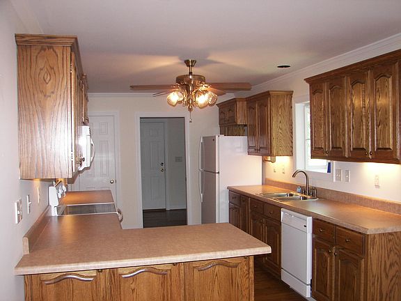 3rd image of 14 Autumn Creek Way