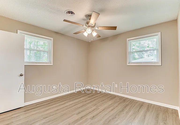 2328 Prague Ct — Photo 6