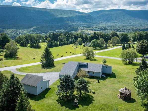 329 Canterbury Road, Manchester, VT 05255