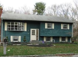 7 Candace Dr, Bellingham, MA 02019