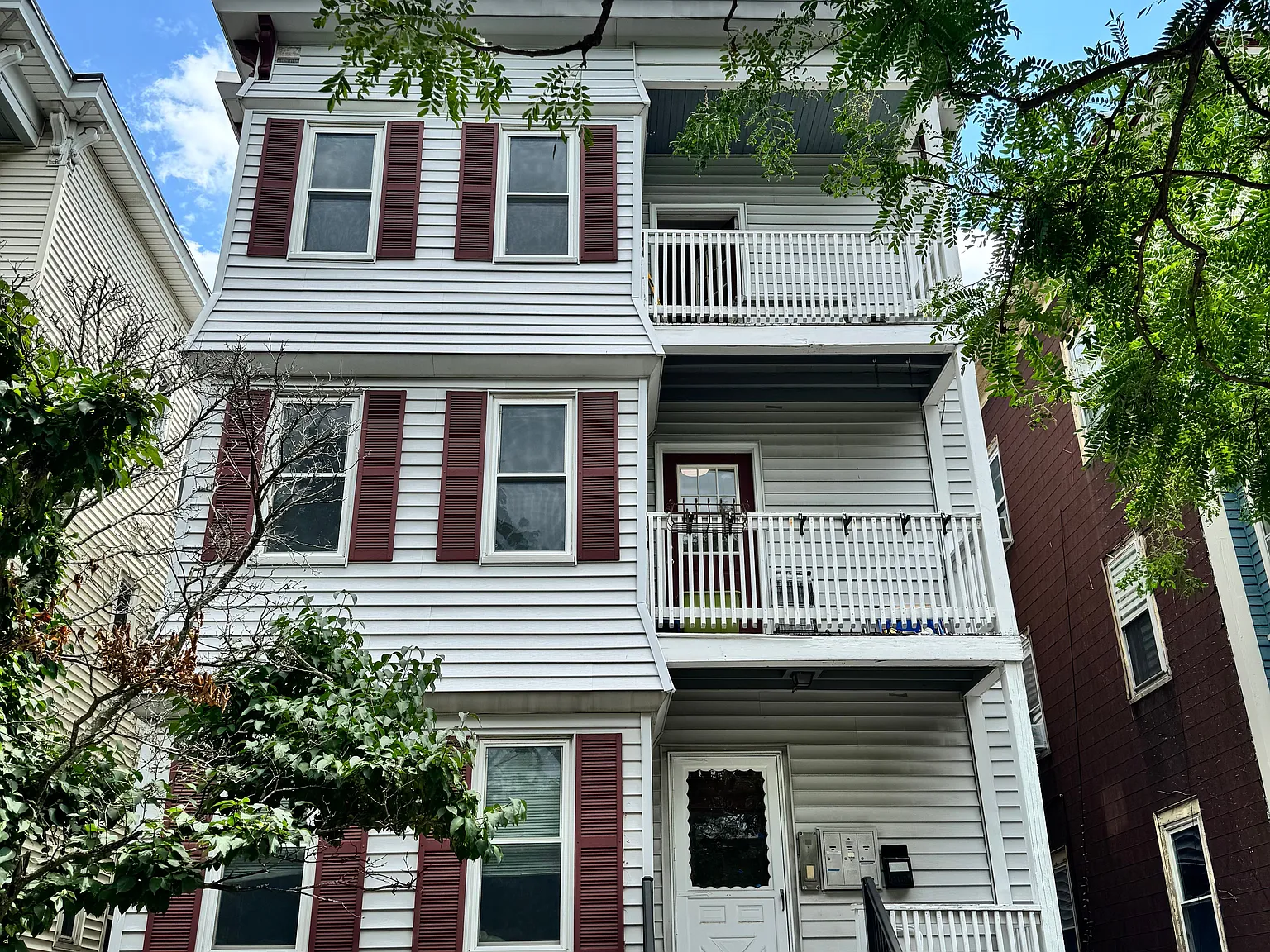 3 bed, 1.0 bath, 1500 sqft, $3,400 — Photo 1