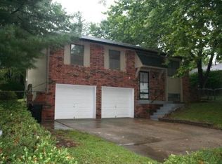 2705 NW Castle Dr, Blue Springs, MO 64015