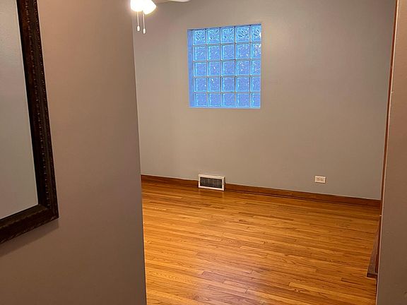 4th image of 3329 S 58th Ave