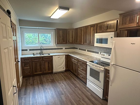 3rd image of 107 Water St