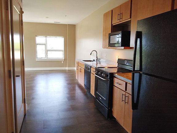 5th image of 526 N Morton St #1B-1Ba-890Sqft