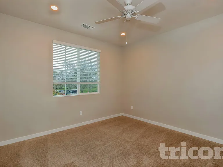 10571 Vina Ct — Photo 6