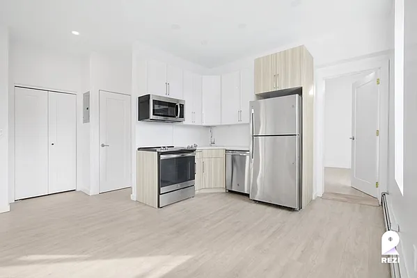 Rented by REZI | media 18