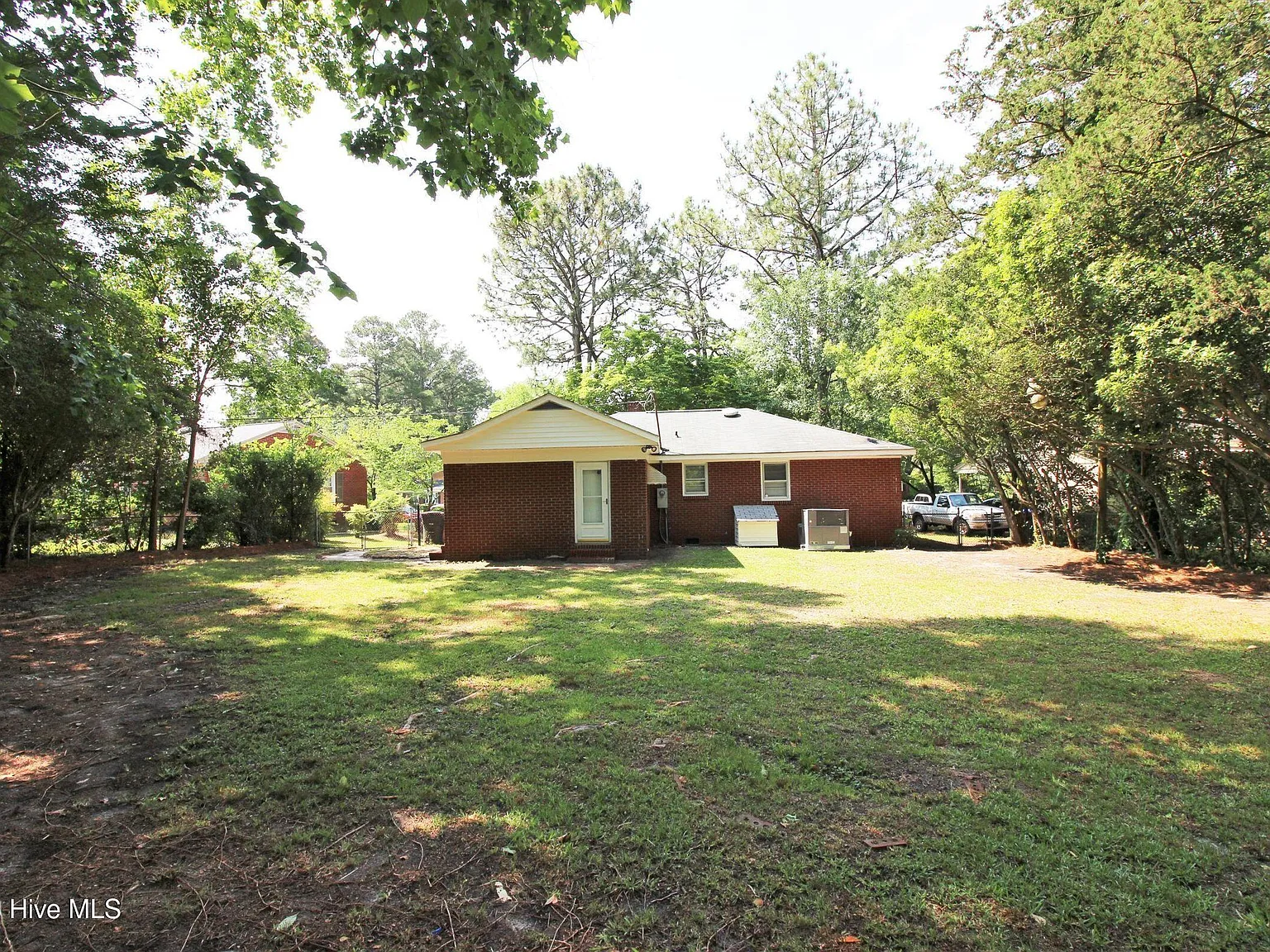 3 bed, 2.0 bath, 1430 sqft, $1,700 — Photo 3